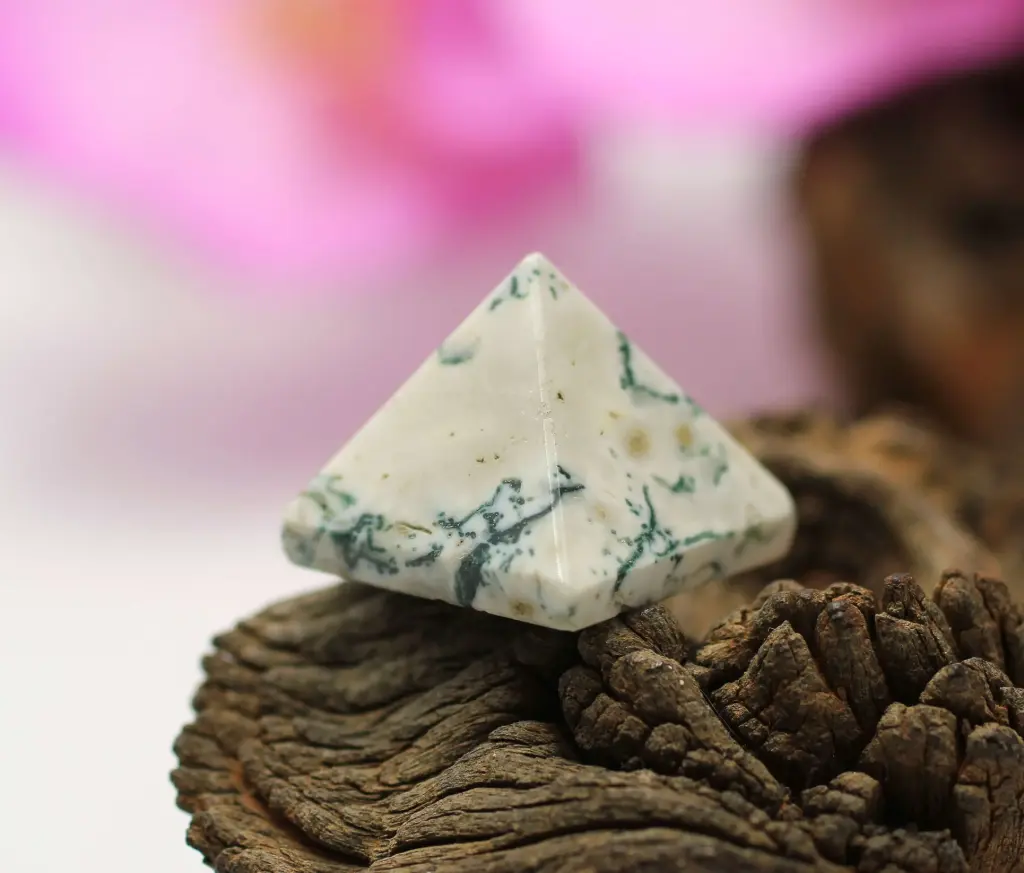 Pyramide en Agate arbre