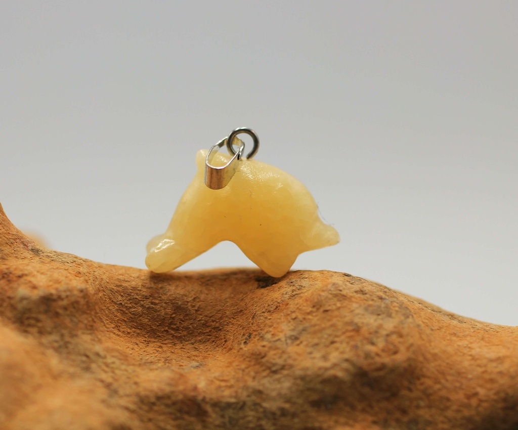 Pendentif dauphin en Calcite orange