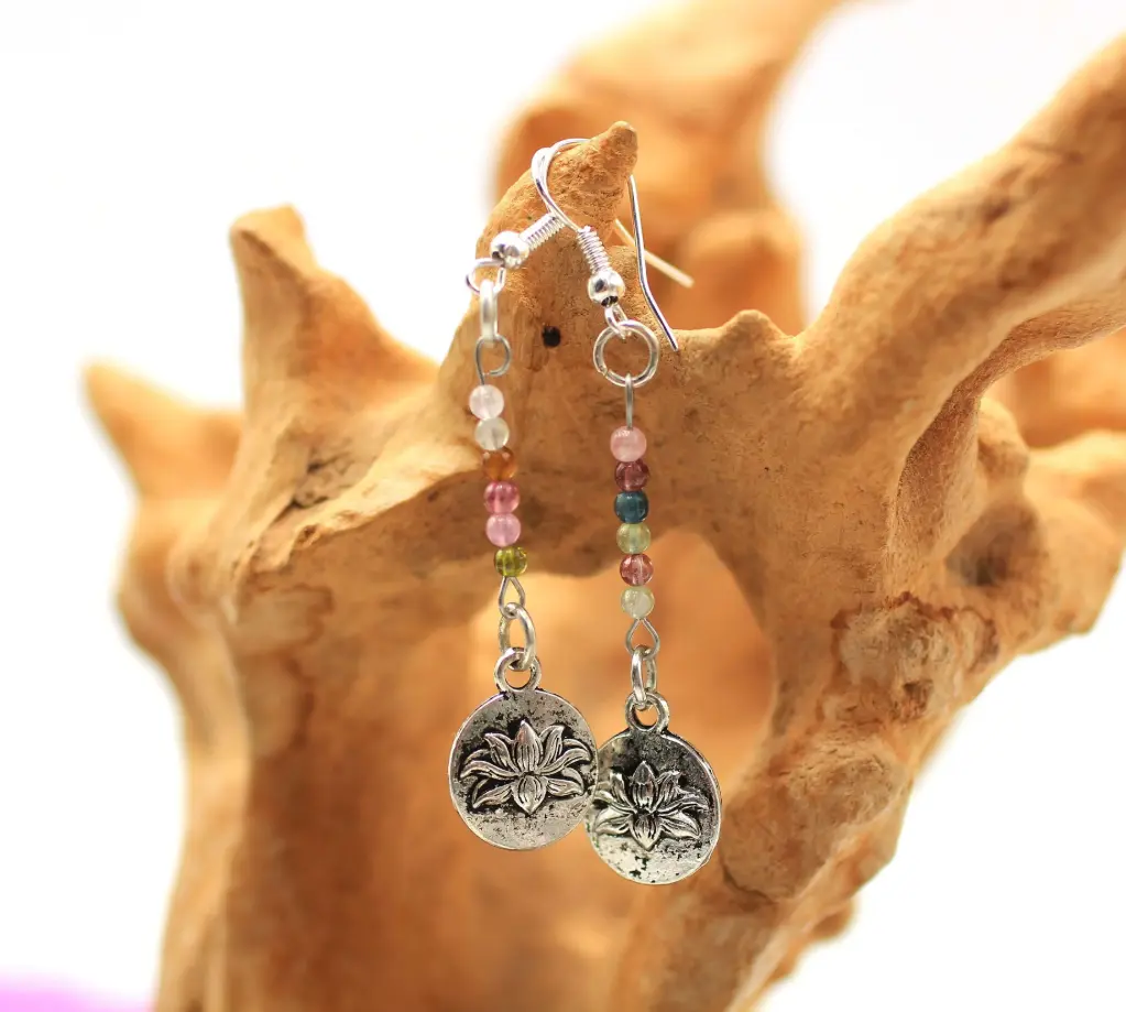 Boucles d'oreille en perles 3mm facettées en Tourmaline multicolore et lotus