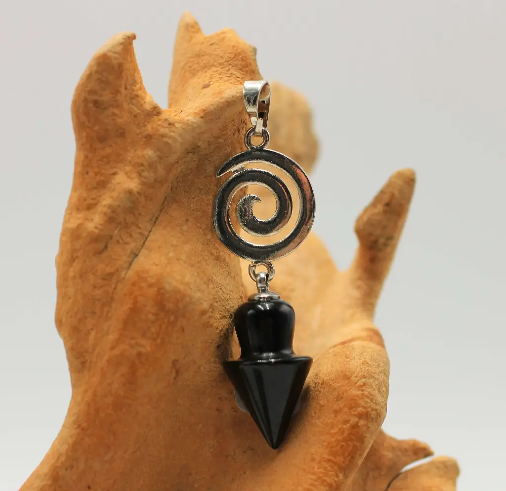 Pendentif spirale argentée et Obsidienne noire