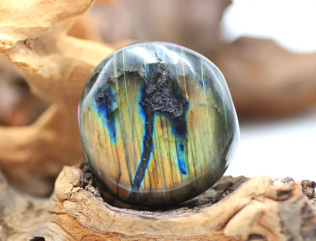 Galet en Labradorite