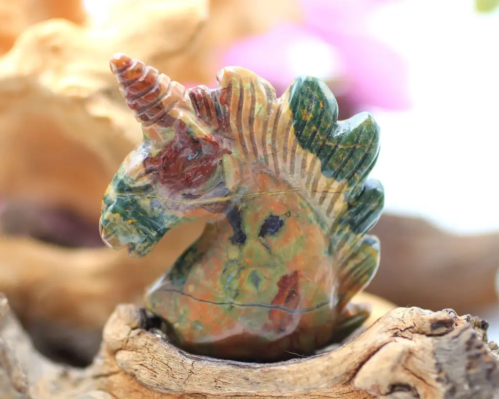 Tête de licorne en Rhyolite (jaspe océan)