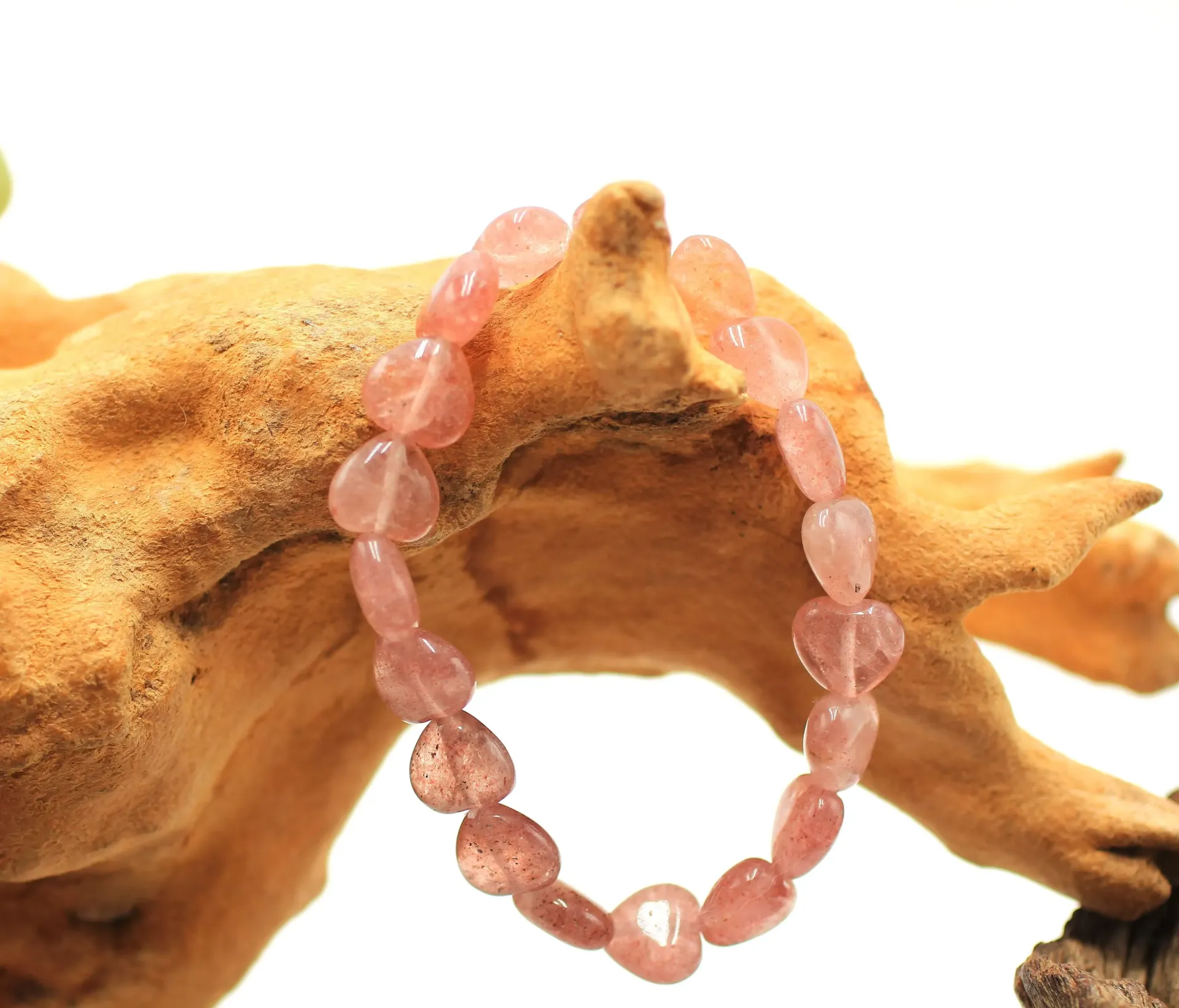 Bracelet en perles cœur 10mm en Quartz hématoïde "Fraise"