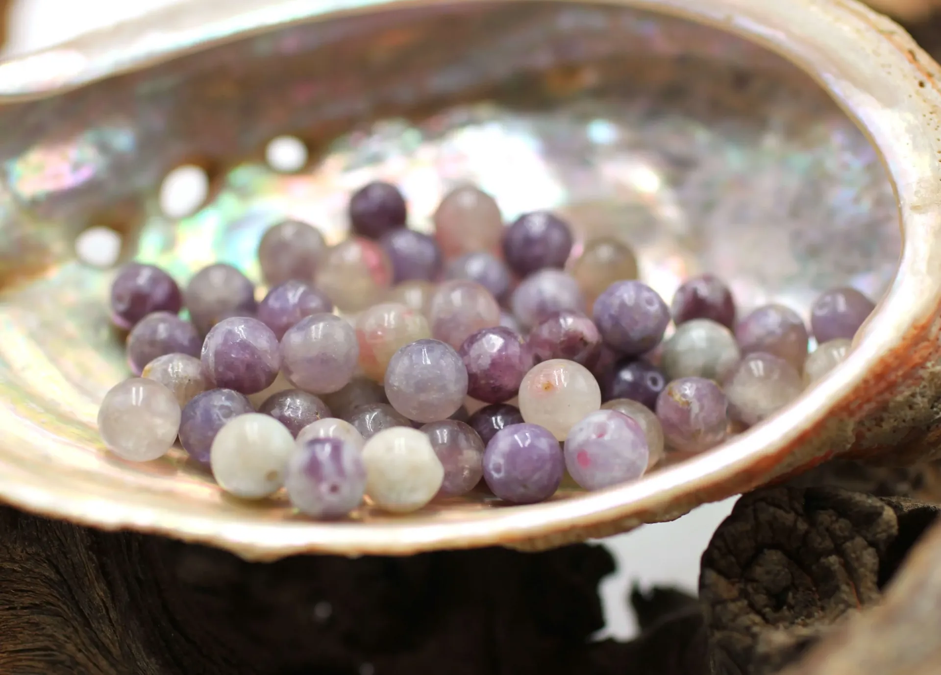 Perle 6mm en Tourmaline rose sur Eudialite