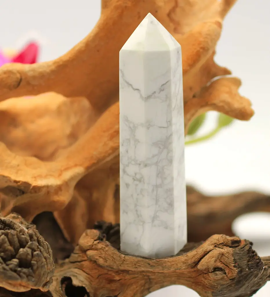 Obélisque en Howlite