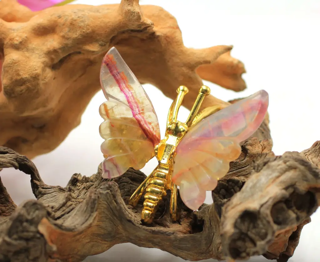 Papillon en Fluorite arc-en-ciel