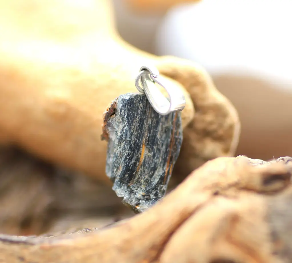 Pendentif en Œil de faucon brut