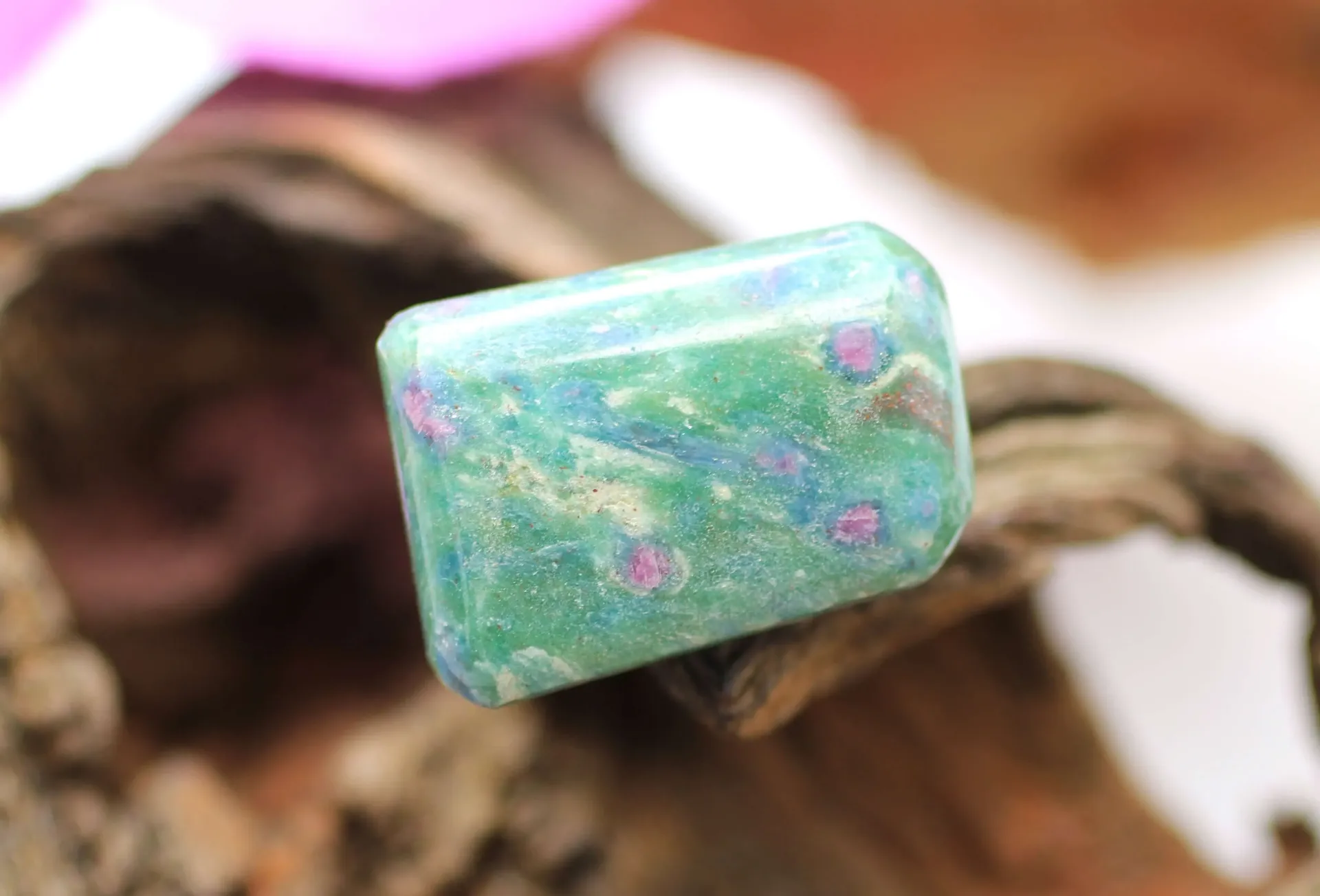 Fuschite avec Rubis roulé