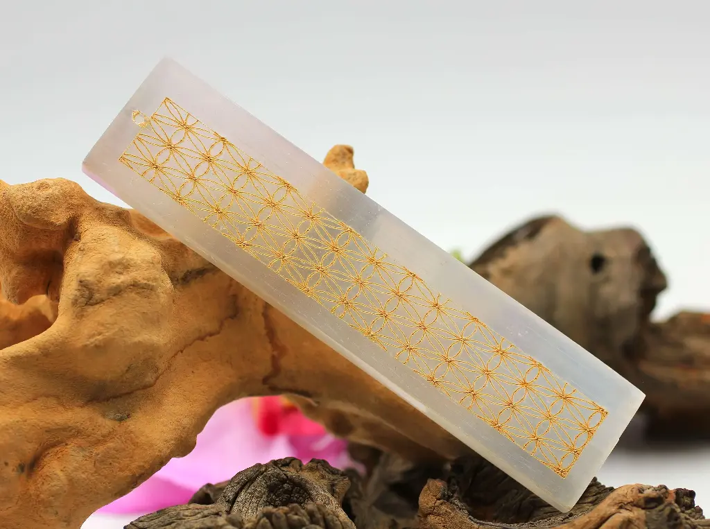 Porte encens rectangulaire en Sélénite et motif Fleur de vie dorée