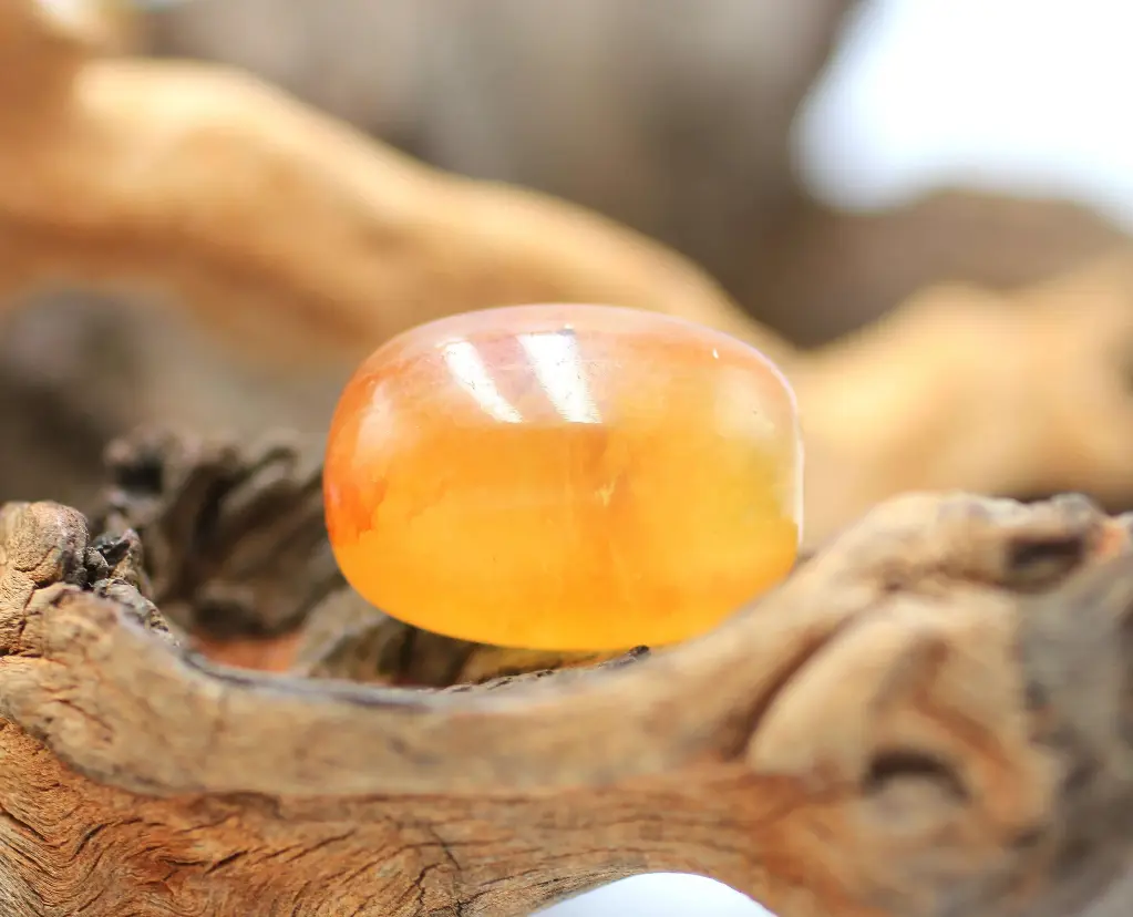 Fluorite jaune roulée