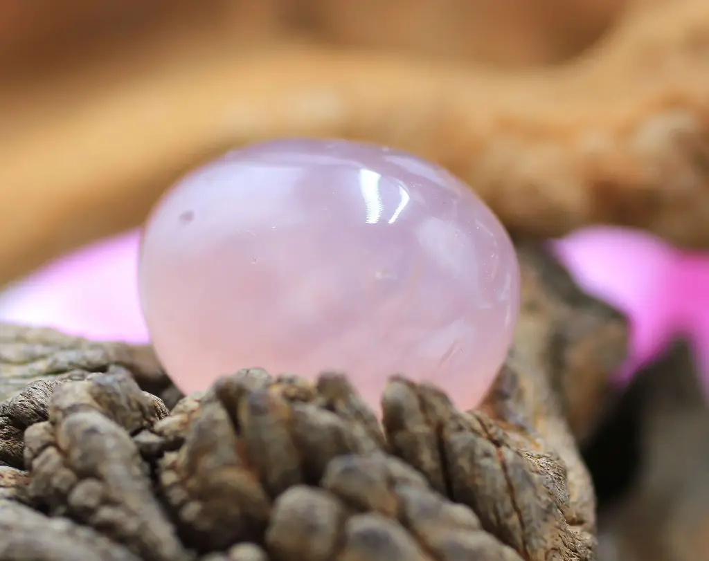 Calcédoine rose roulée