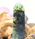 Obélisque semi poli en Préhnite