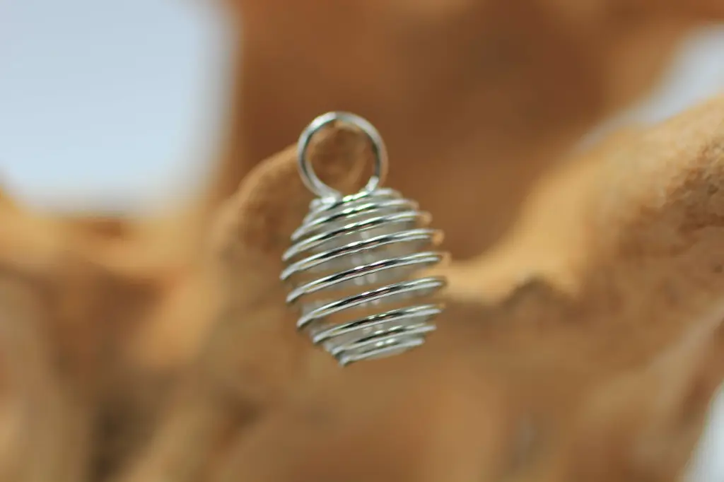 Pendentif petite cage argentée