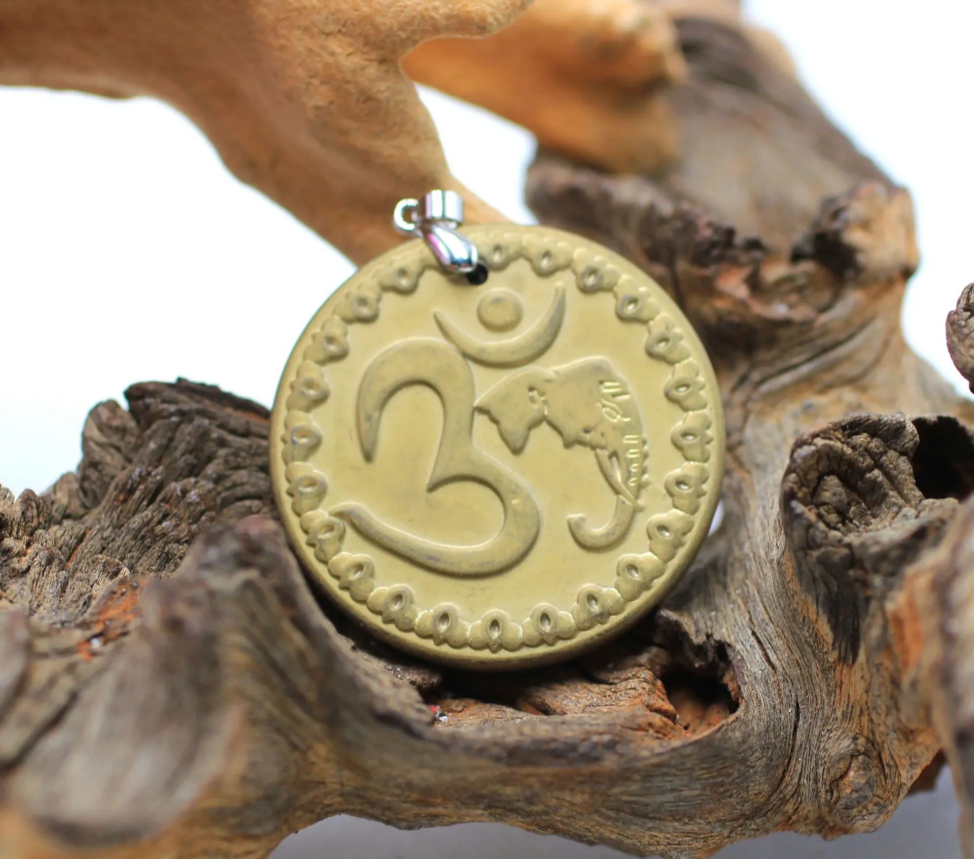 Pendentif doré en Hématite et Reiki
