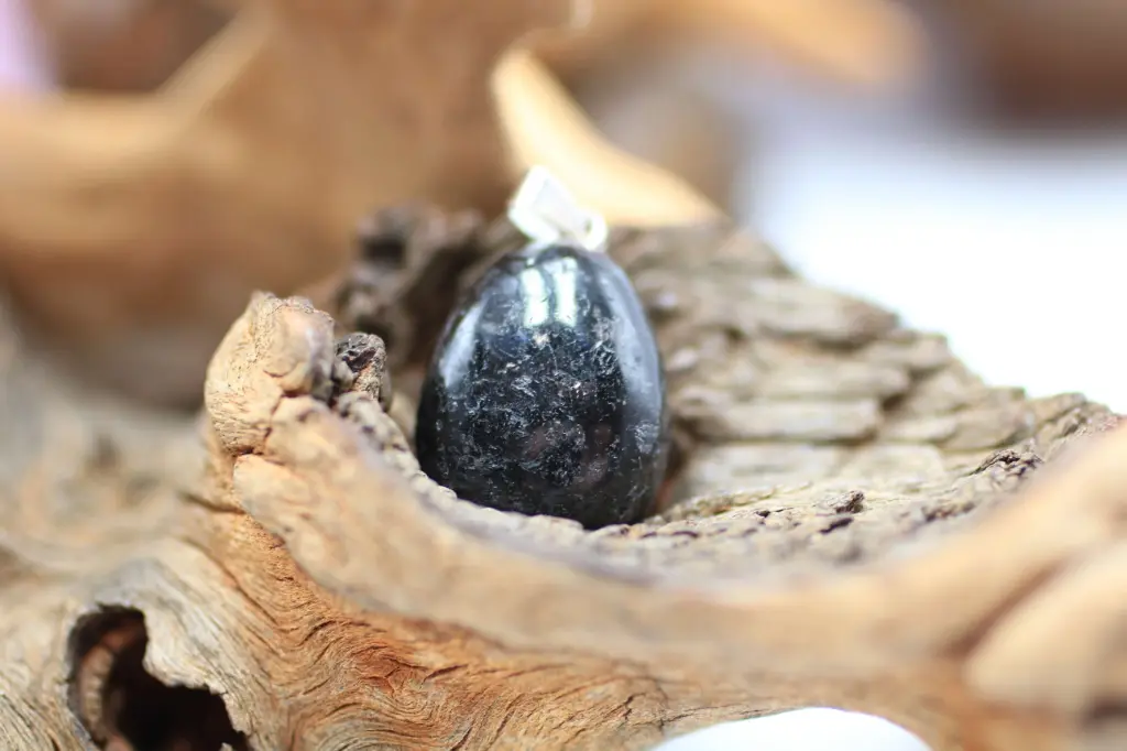 Pendentif en Astrophyllite