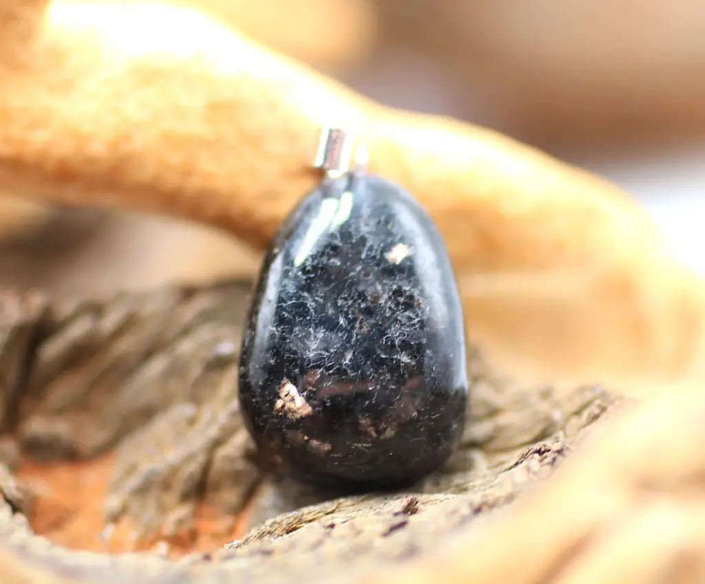 Pendentif en Astrophyllite