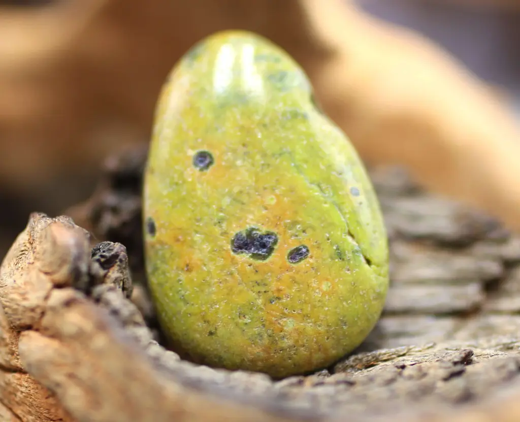 Pendentif foré en Atlantisite