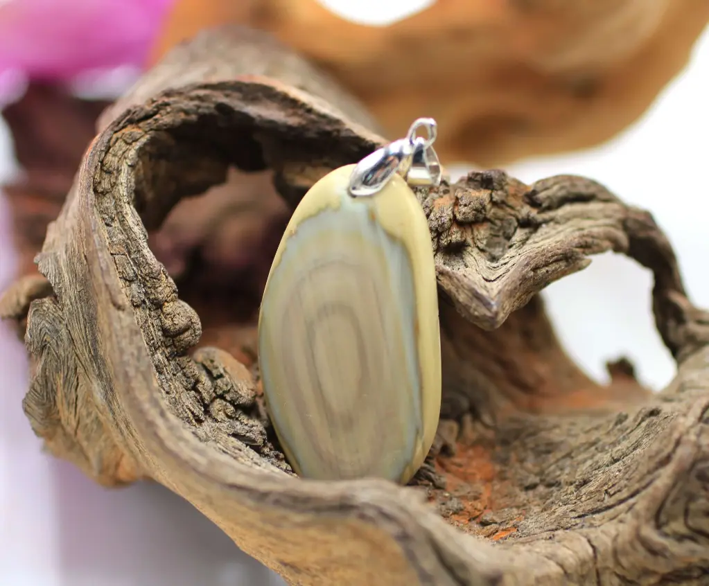 Pendentif ovale en Jaspe polychrome