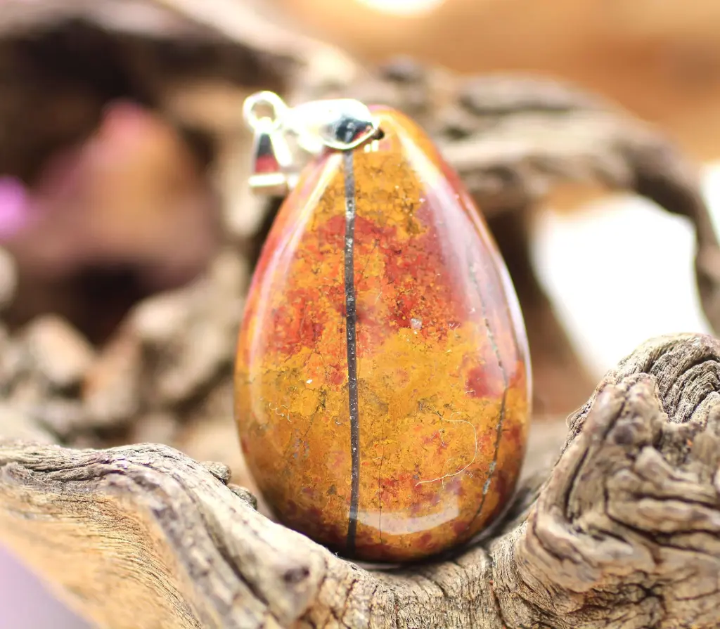 Pendentif goutte en Jaspe breschia