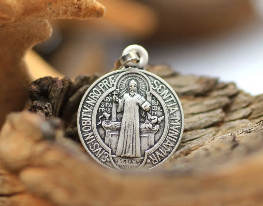 Pendentif Médaille Saint Benoit