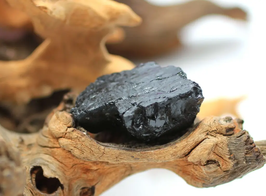 Tourmaline noire brute