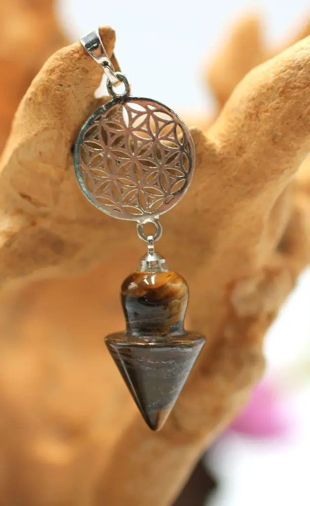 Pendentif en pointe en Œil de tigre et Fleur de vie