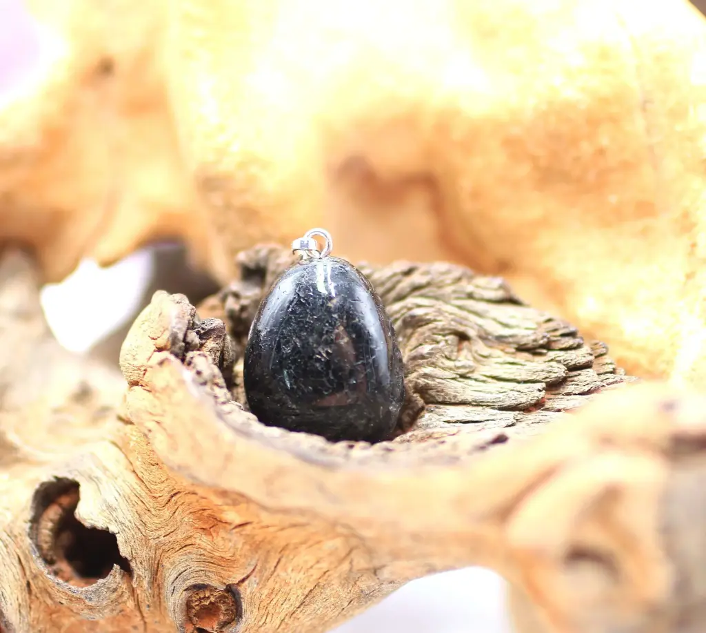 Pendentif en Astrophyllite