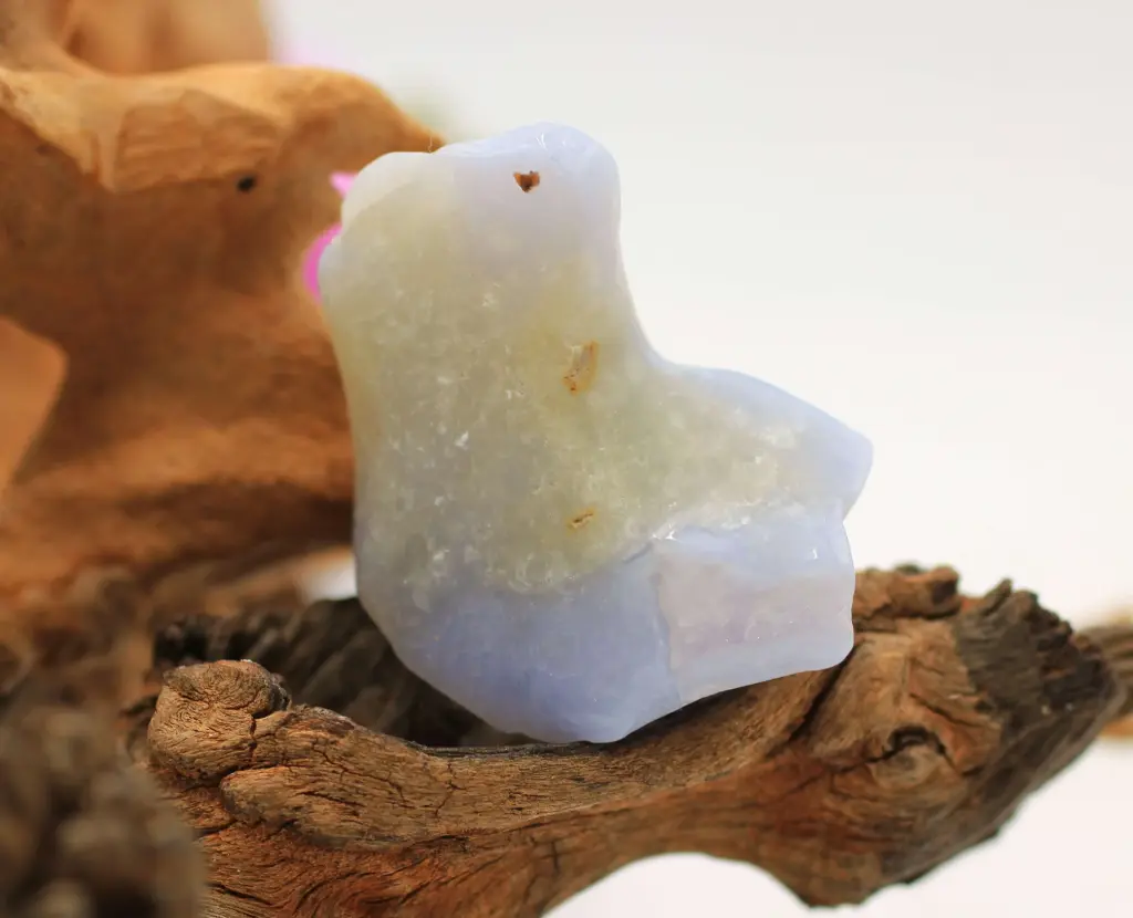 Calcédoine bleue semi polie