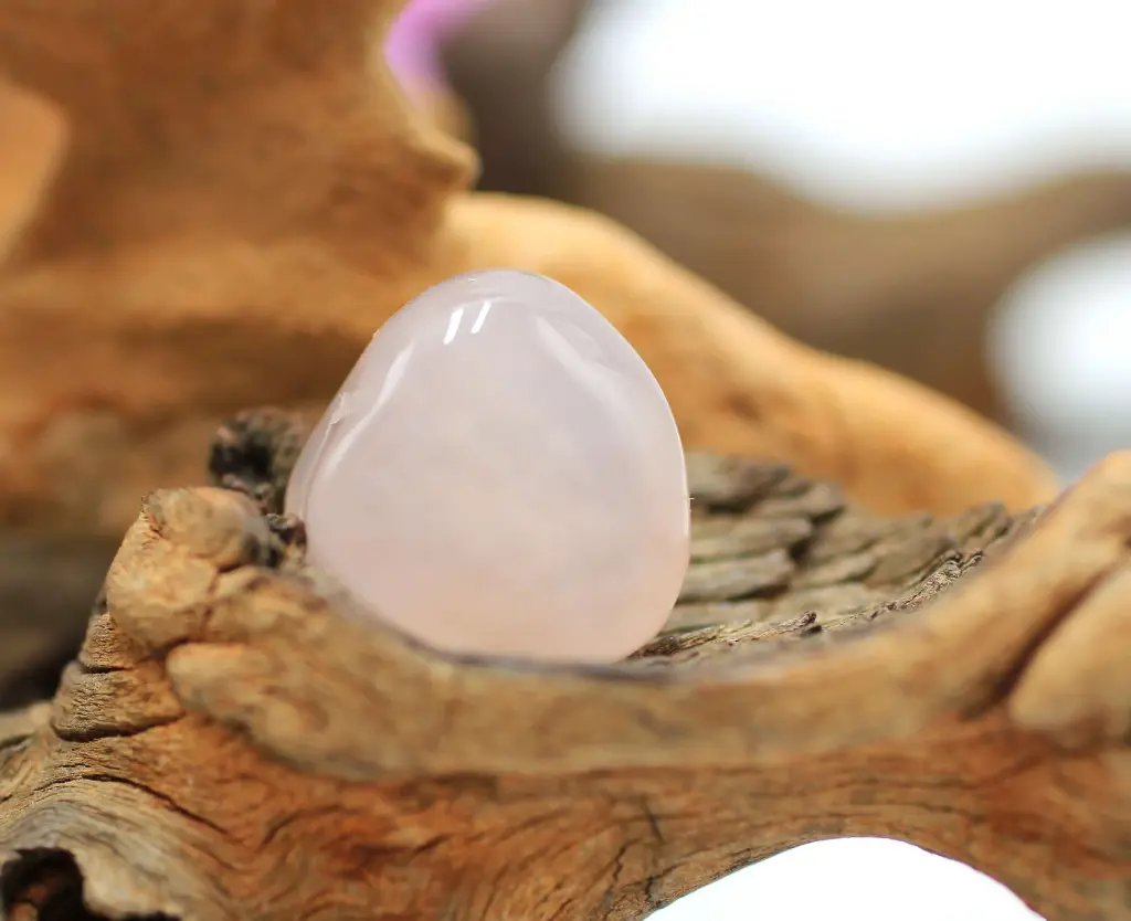 Calcédoine rose roulée