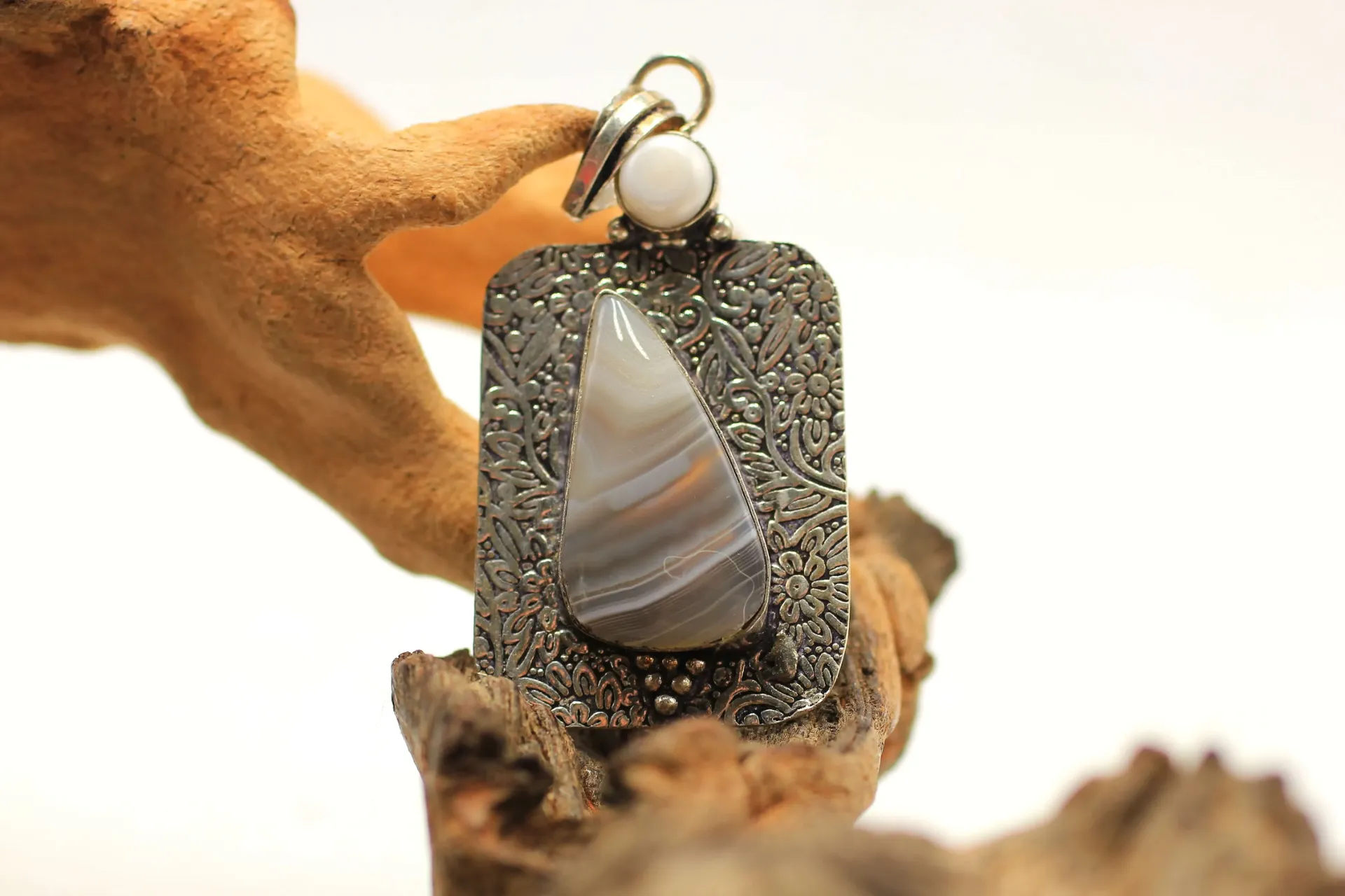 Pendentif en plaqué Argent et en Agate du Botswana