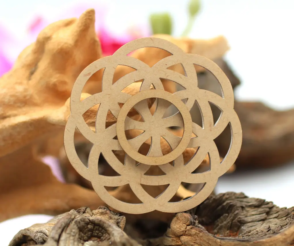 Support pour sphère en bois et Motif Graine de vie