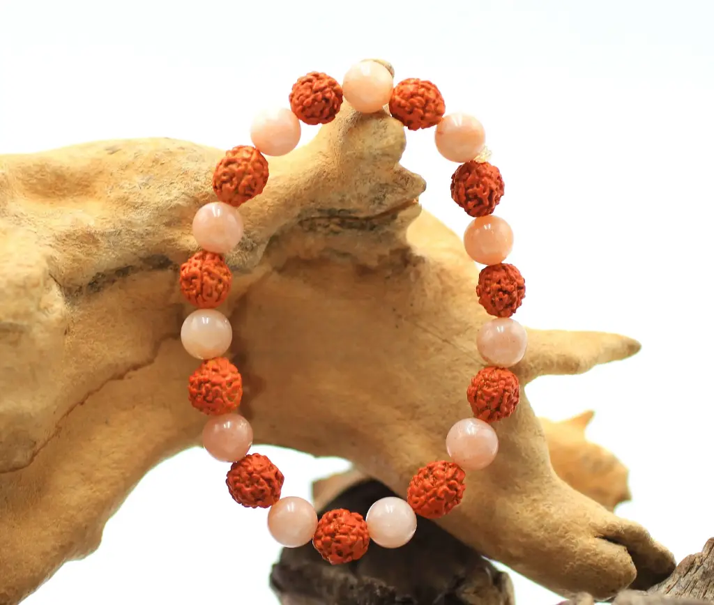 Bracelet en perles 8mm en Pierre de lune pêche et Rudraksha