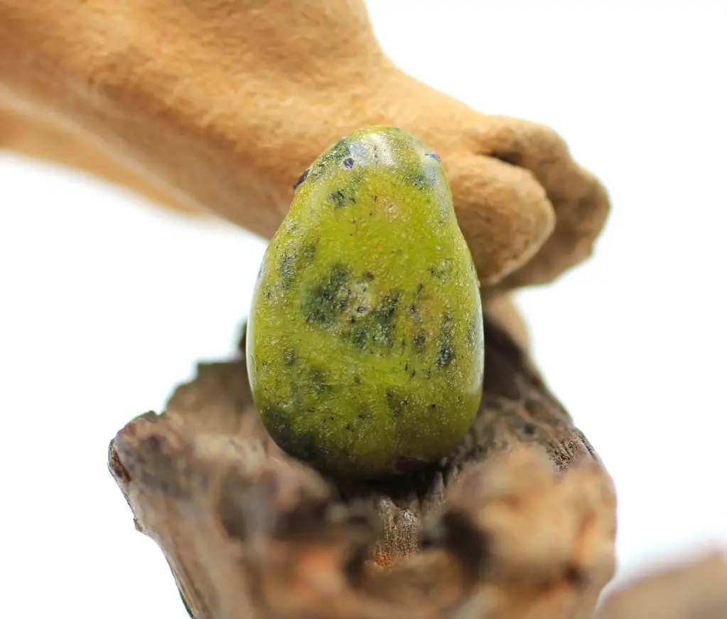 Pendentif foré en Atlantisite