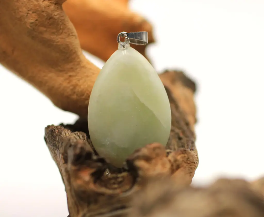 Pendentif goutte en Jadéite