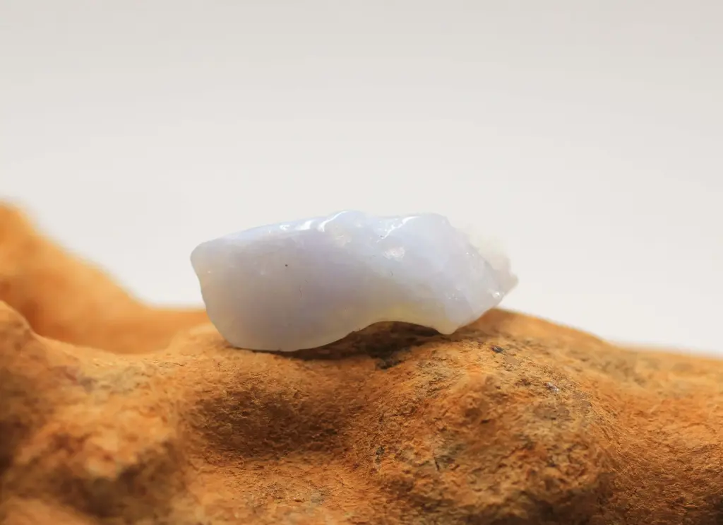 Calcédoine bleue semi polie