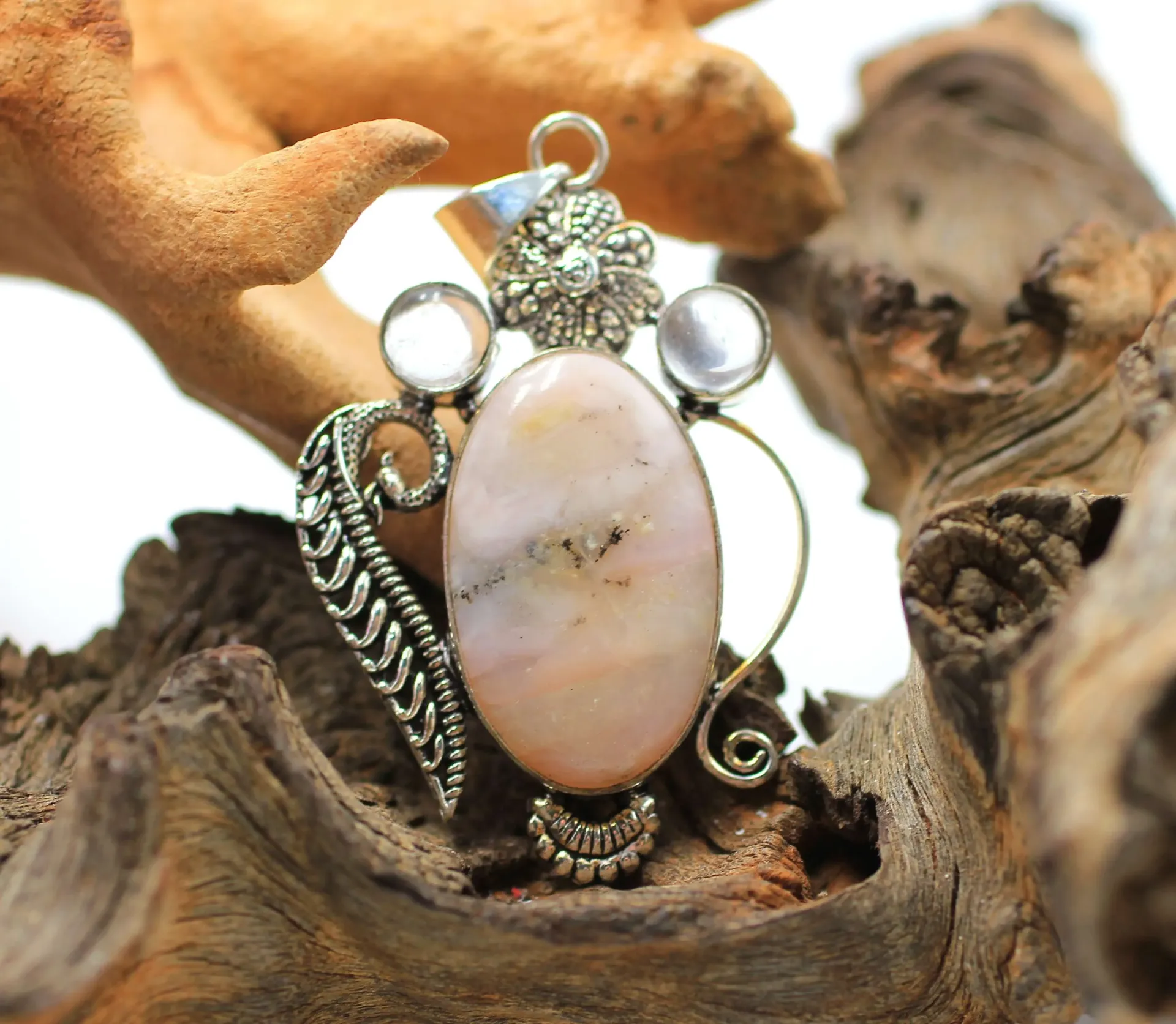 Pendentif plaqué Argent en Opale rose