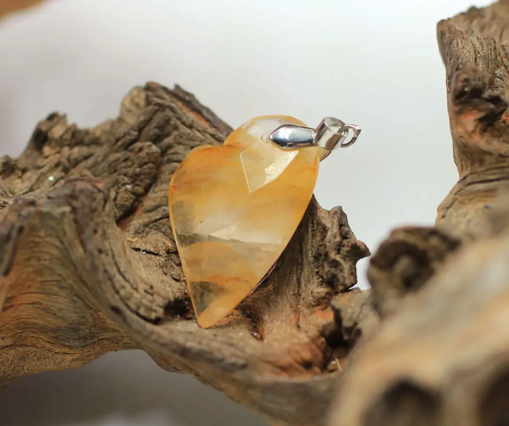 Pendentif cœur facetté en Quartz Golden Healer