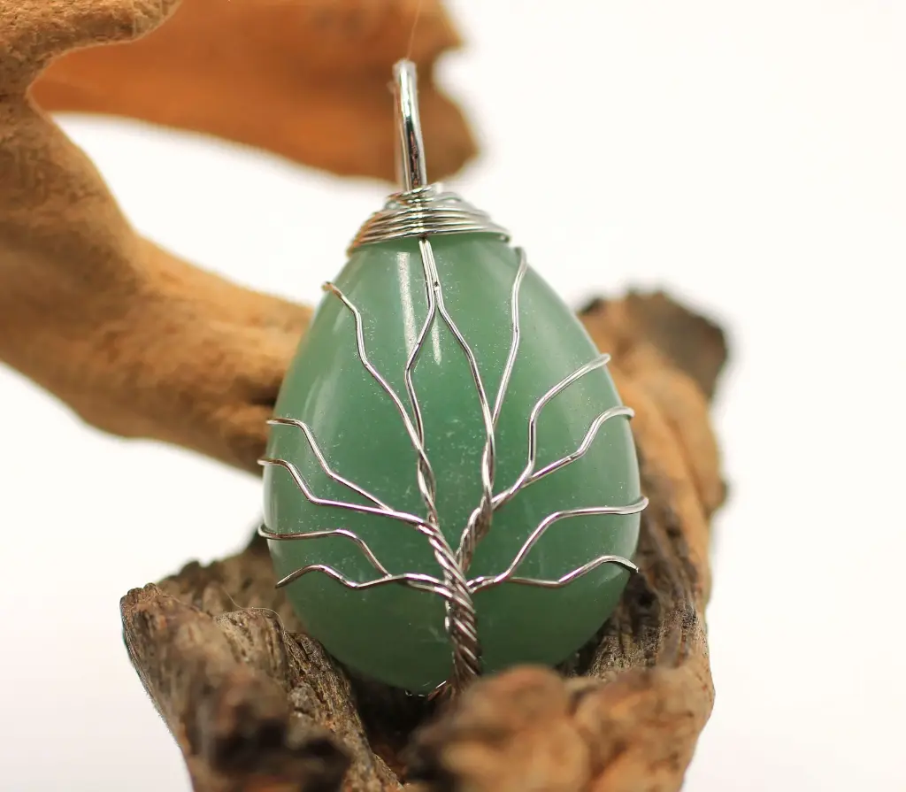 Pendentif goutte et Arbre de vie en Aventurine verte