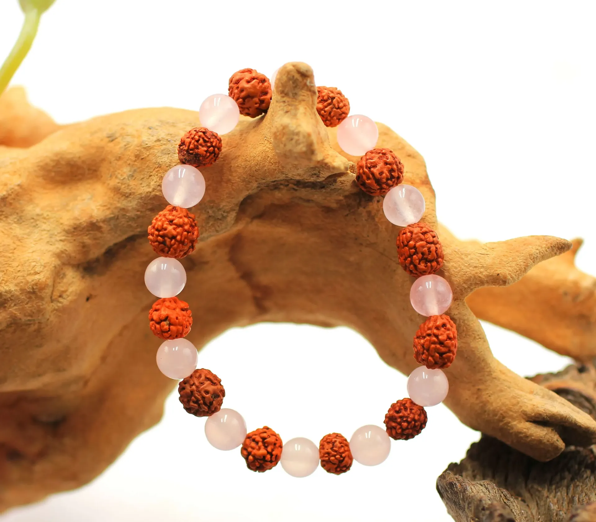 Bracelet en perles 8mm en Quartz rose et Rudraksha