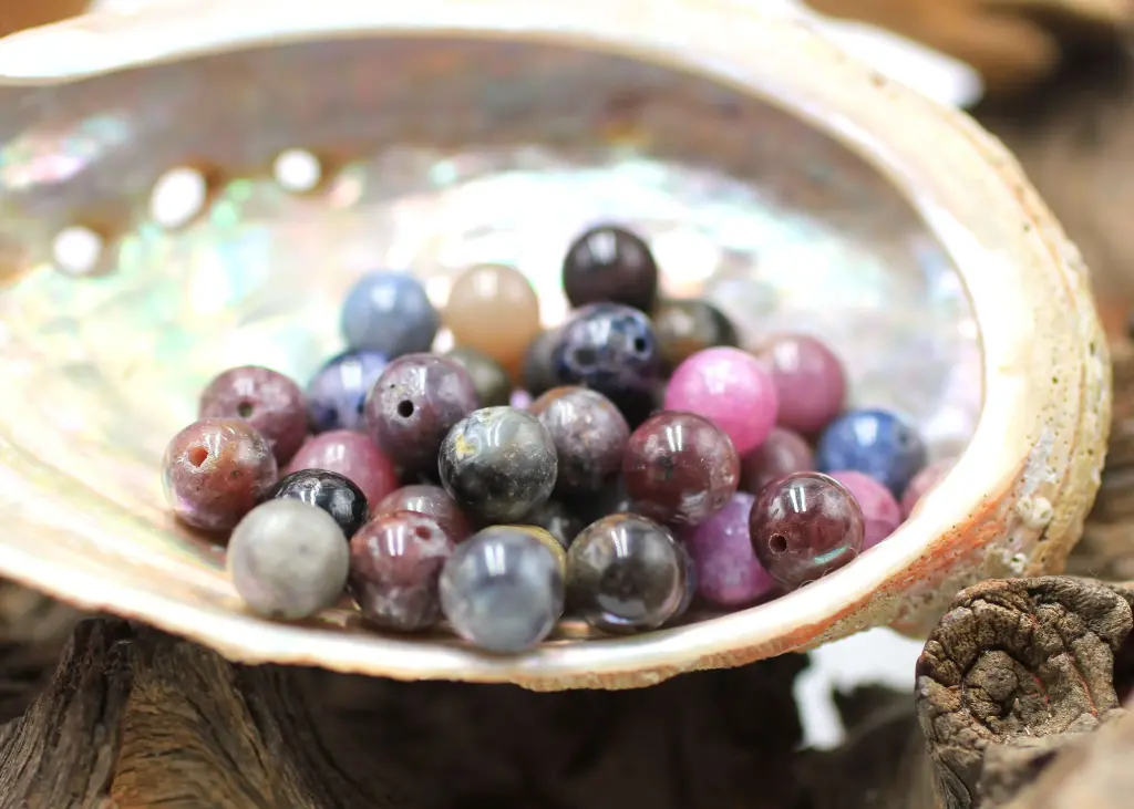 Perle 8mm en Rubis sur Saphir