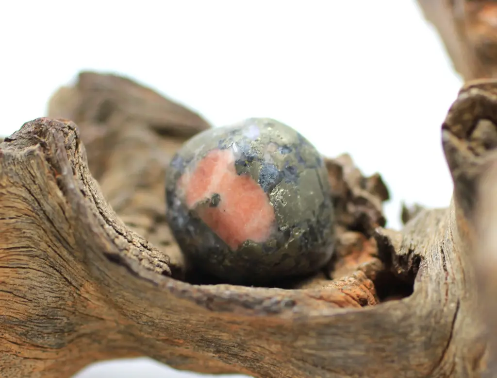 Triplite-Wagnerite-Pyrite roulée