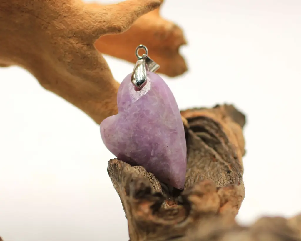 Pendentif cœur facetté en Lépidolite
