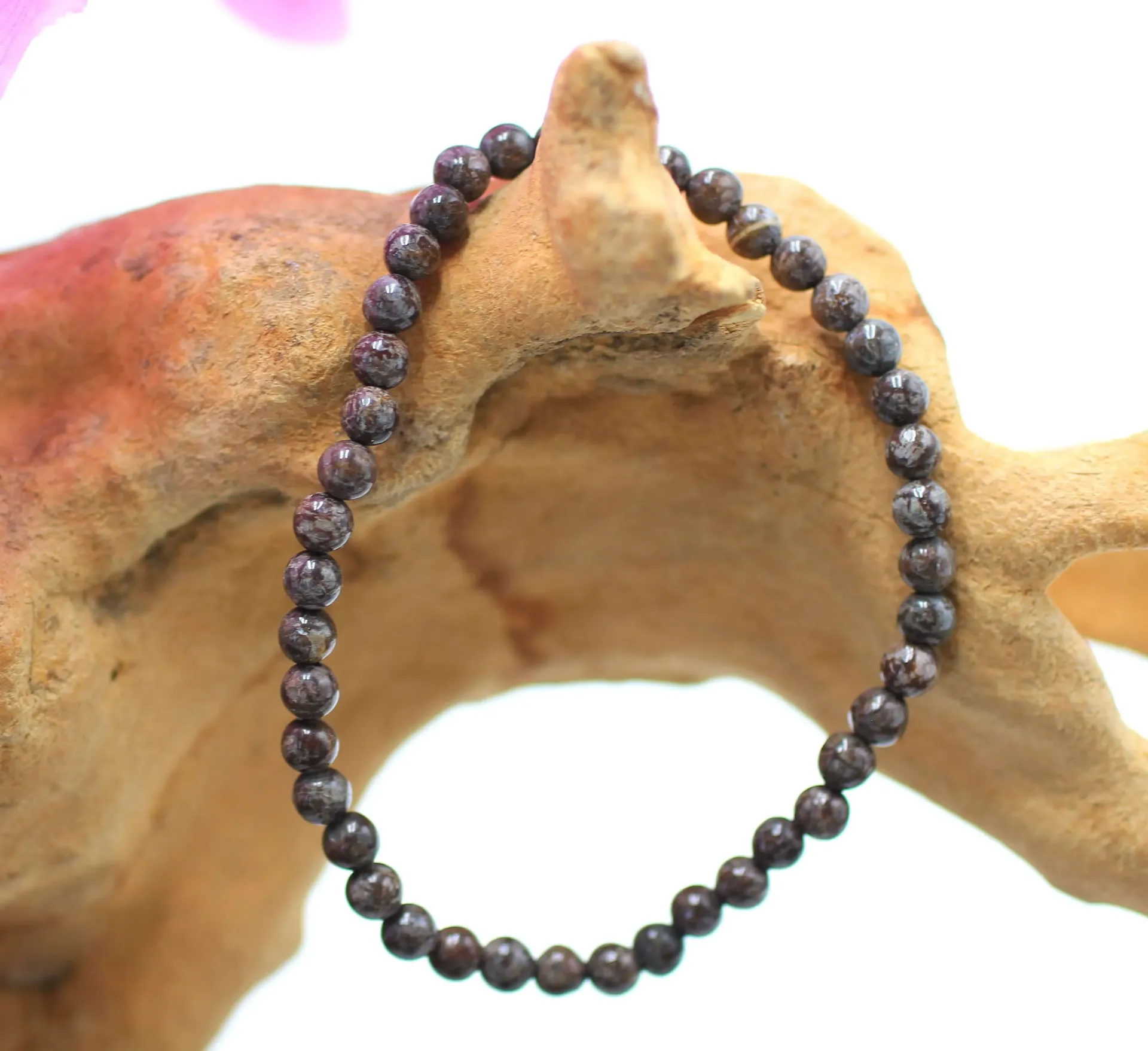 Bracelet en perles 4mm en Obsidienne flocon de neige rouge