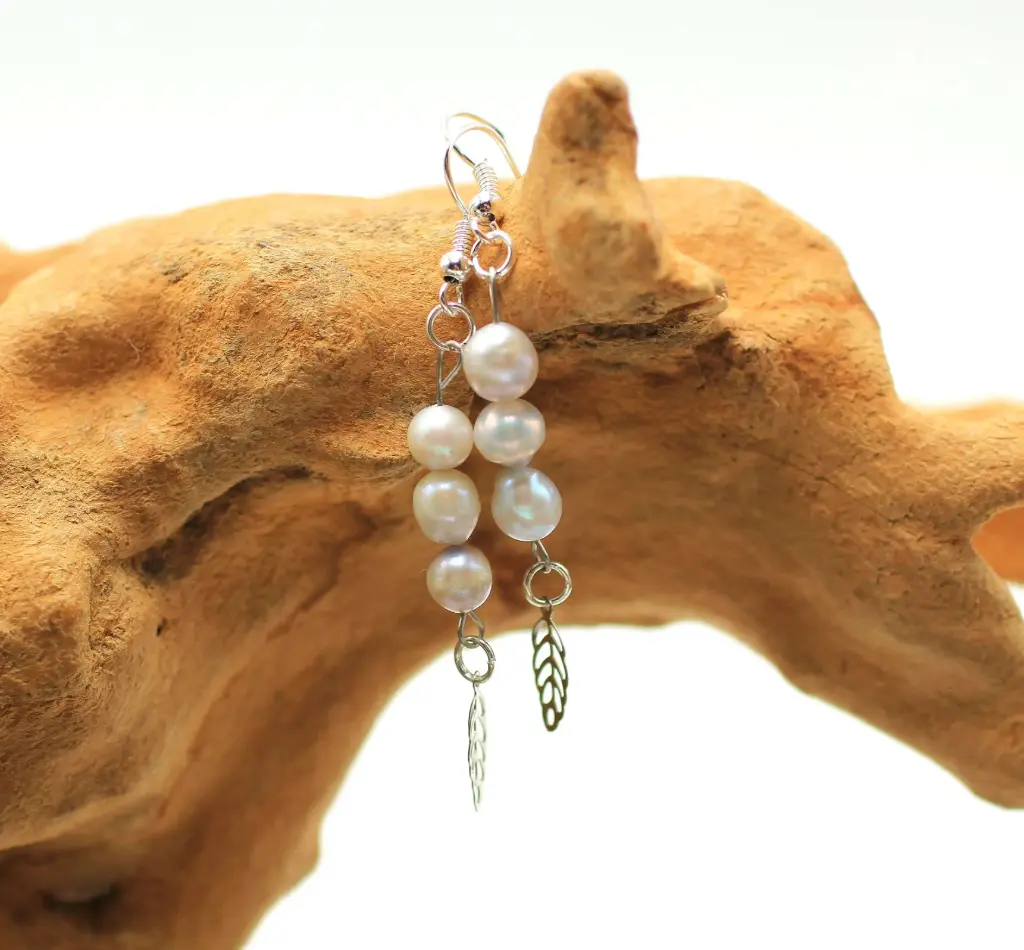 Boucles d'oreille en perles 6mm en Nacre et feuille