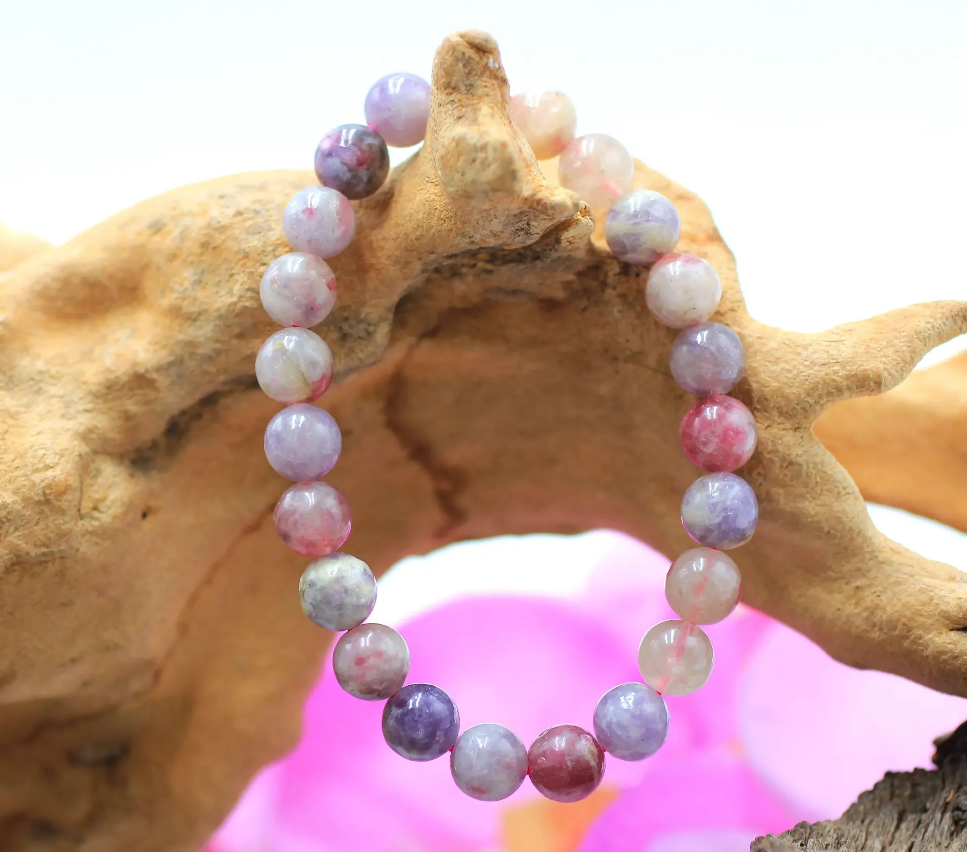 Bracelet en perles 8mm en Tourmaline rose sur Eudialite