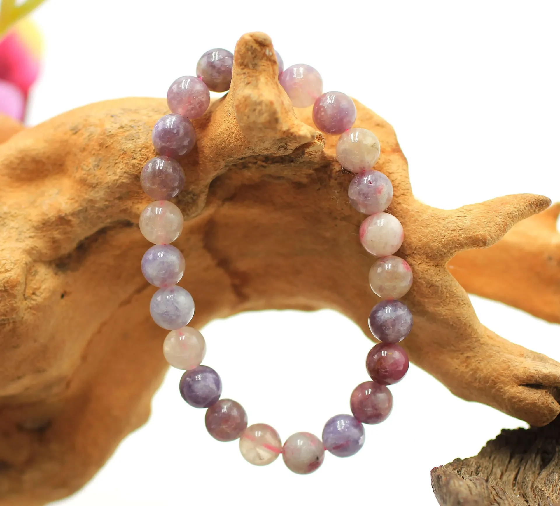 Bracelet en perles 8mm en Tourmaline rose sur Eudialite