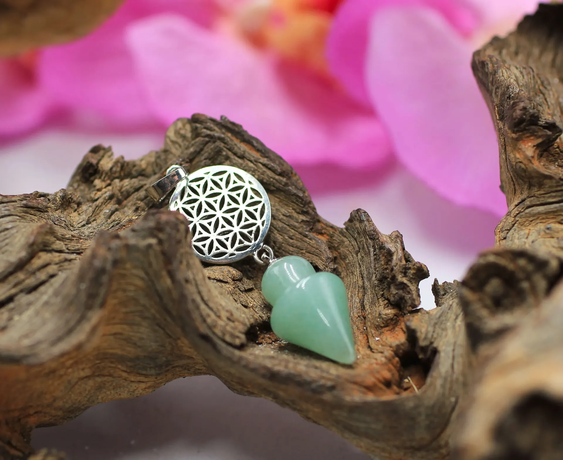 Pendentif pointe en Aventurine verte et Fleur de vie