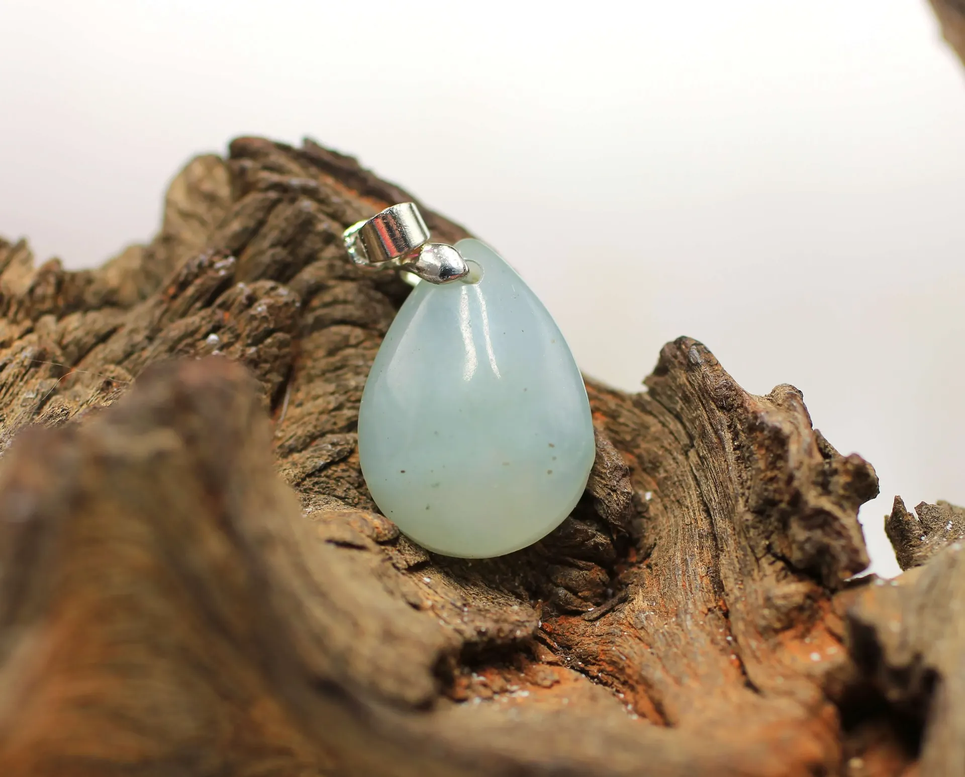 Pendentif goutte en Jadéite