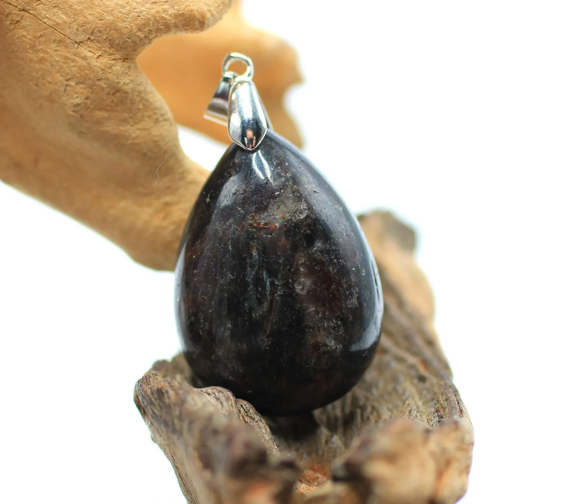 Pendentif goutte en Astrophyllite