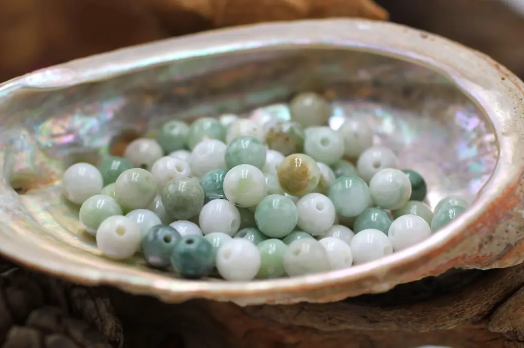 Perle 6mm en Jade Hétiàn